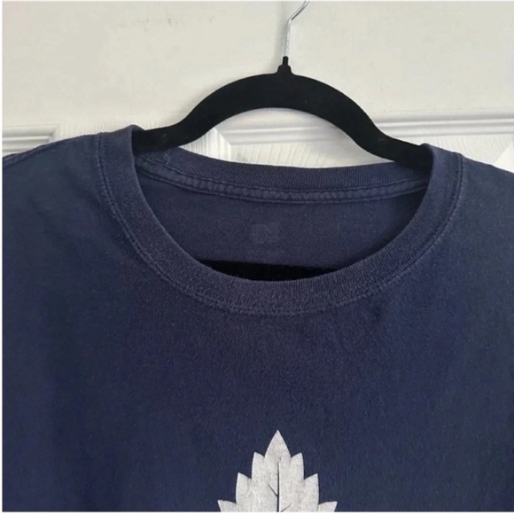 Size L NHL Toronto Maple Leafs Men’s Long Sleeve Graphic Shirt Blue Logo - Picture 4 of 4